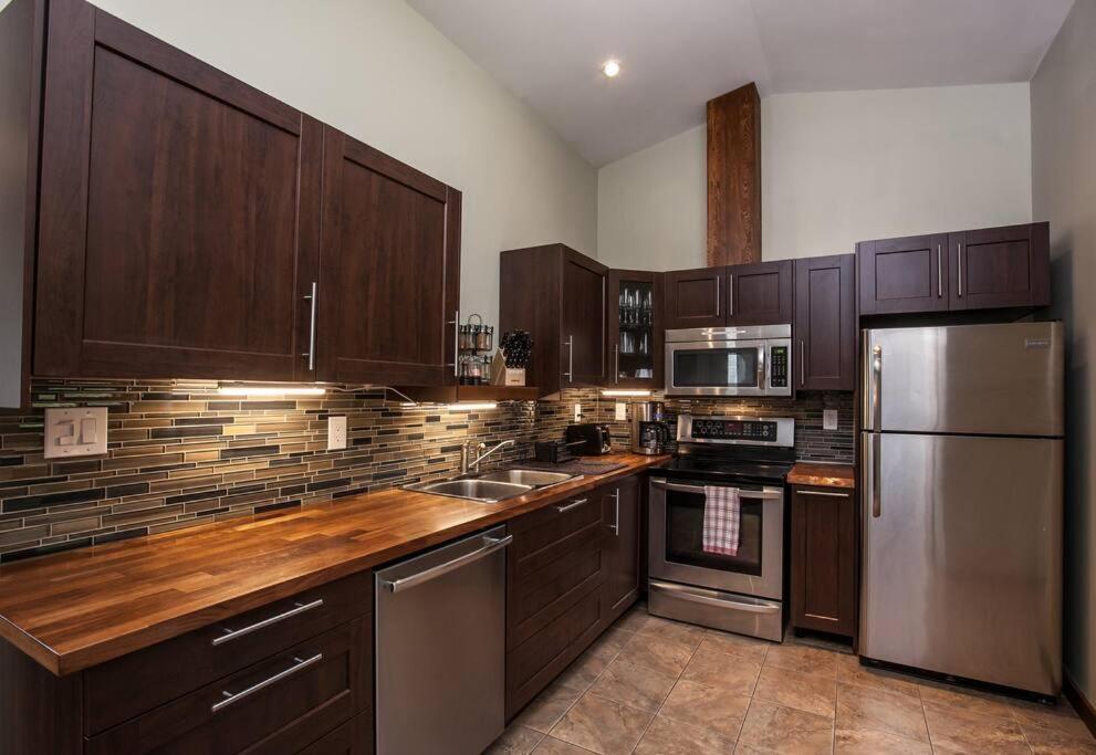 The Best 2 Bedrooms Suite In Revelstoke! Dış mekan fotoğraf