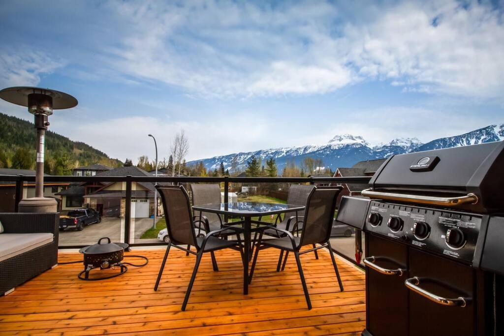 The Best 2 Bedrooms Suite In Revelstoke! Dış mekan fotoğraf