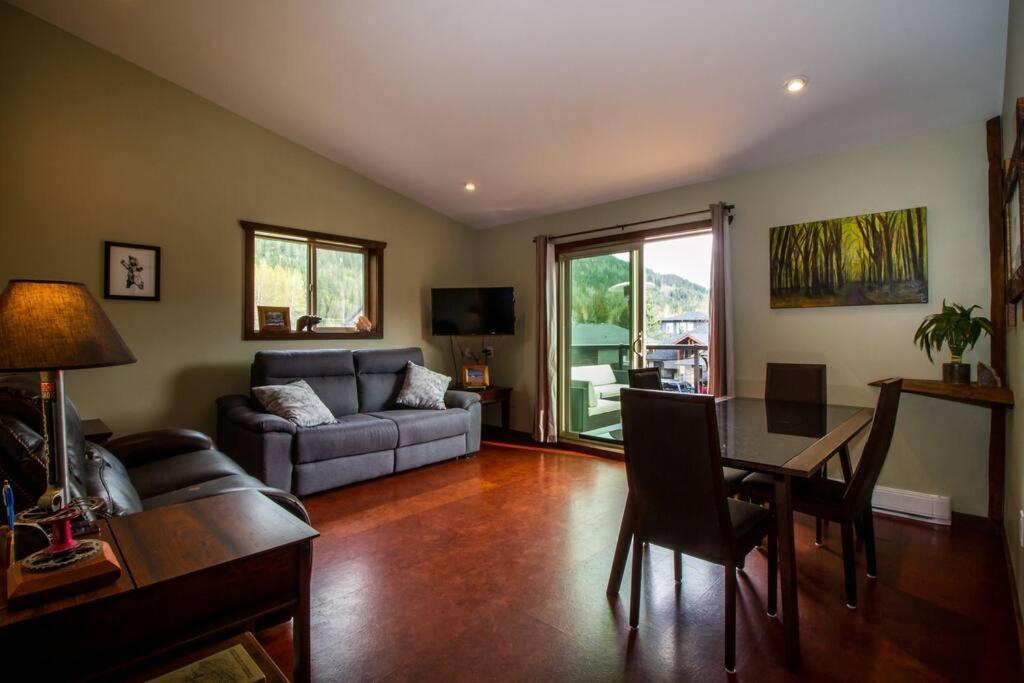The Best 2 Bedrooms Suite In Revelstoke! Dış mekan fotoğraf