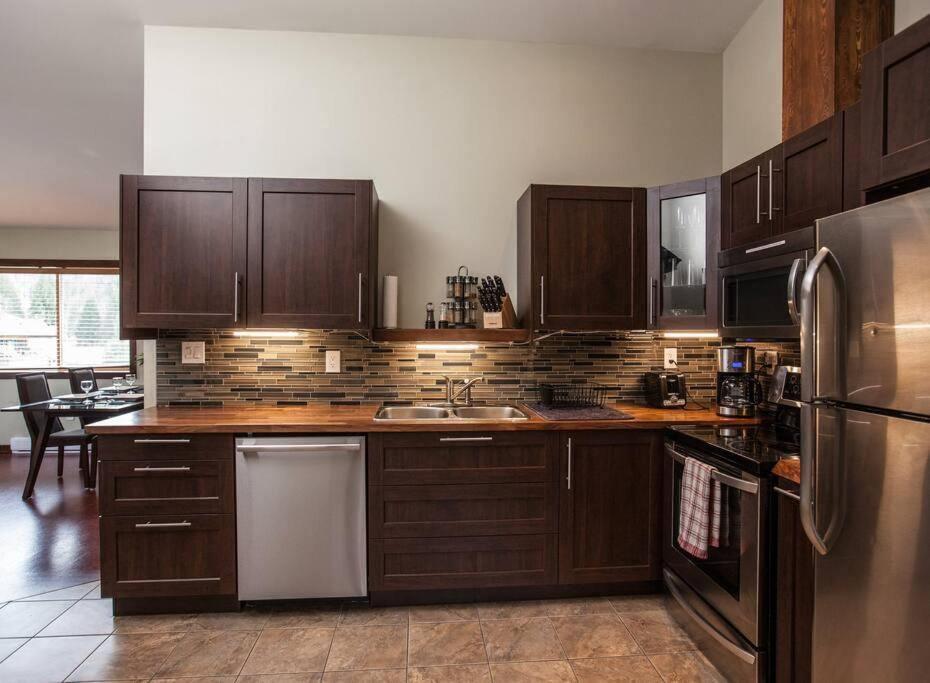 The Best 2 Bedrooms Suite In Revelstoke! Dış mekan fotoğraf